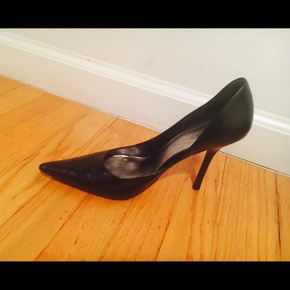 Black Guess classic heel